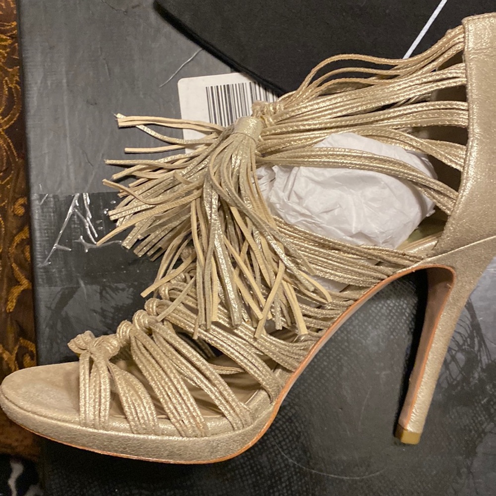 Dolcev Vita heels : Leather ‘ Color Platinum size 8.5